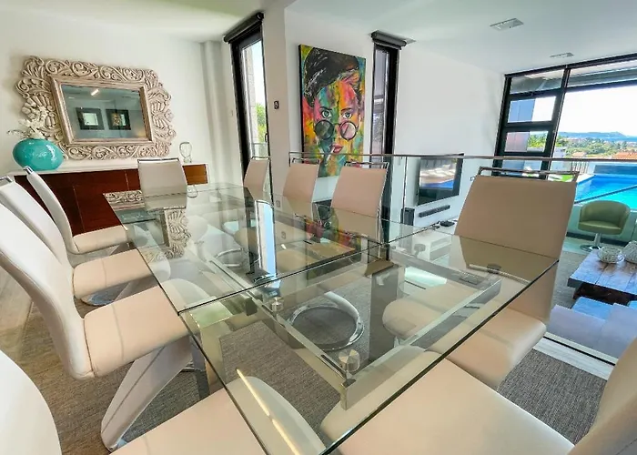 Lujosa Vistas Al Mar Y Piscina Climatiza