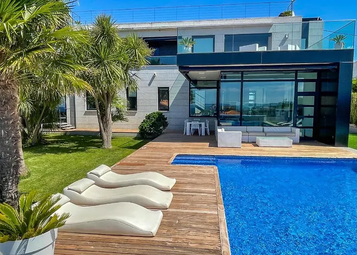 Lujosa Vistas Al Mar Y Piscina Climatiza Villa