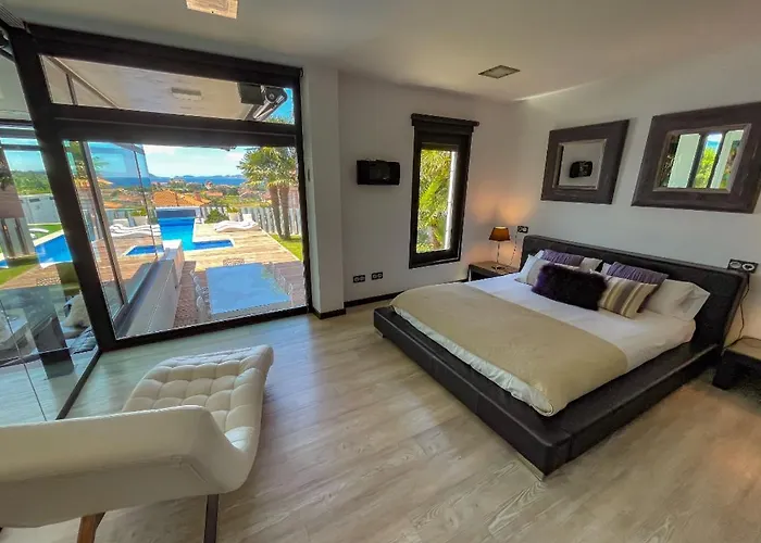 Lujosa Vistas Al Mar Y Piscina Climatiza サンシェンショ